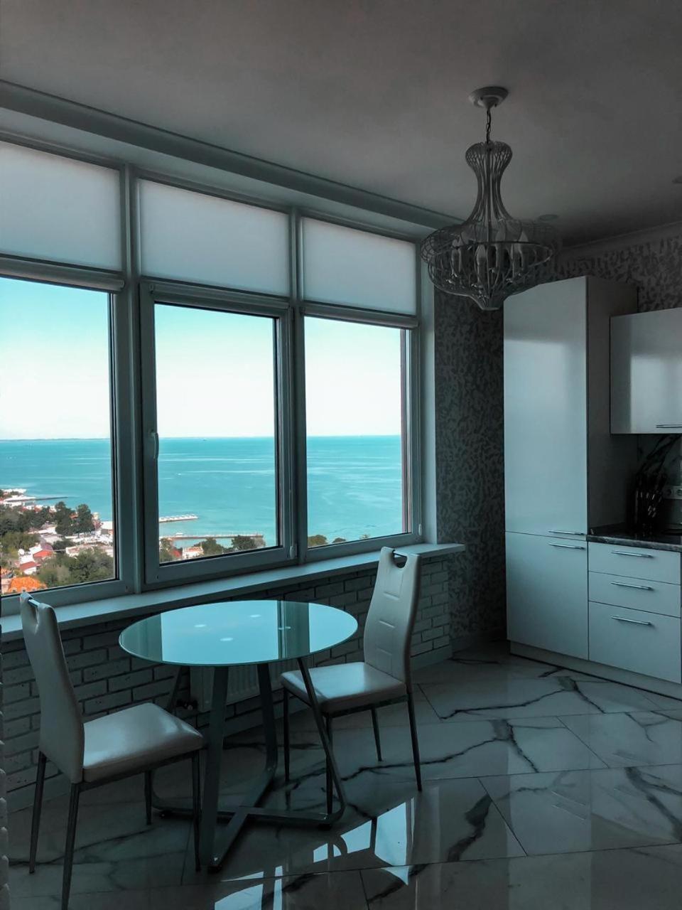 M&P Vip Appartments In Arkadia Odessa Phòng bức ảnh