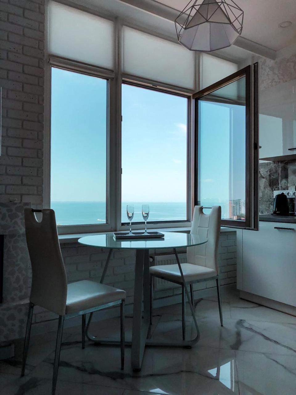 M&P Vip Appartments In Arkadia Odessa Phòng bức ảnh