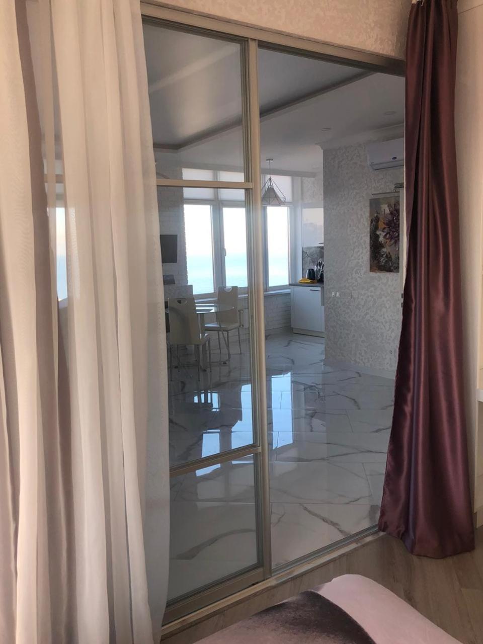 M&P Vip Appartments In Arkadia Odessa Phòng bức ảnh